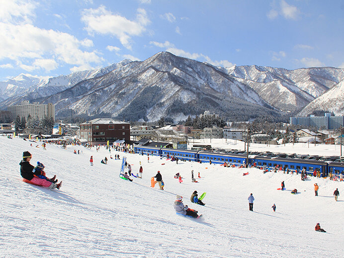 デビューの聖地「湯沢中里スノーリゾート」で初スキー＆雪遊び