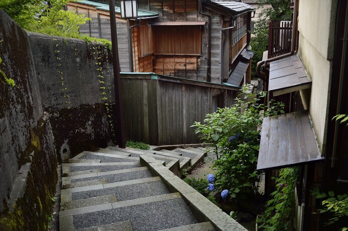 日本独特の「お気持ち」の探り合い。その迷宮のごとき地獄を漱石は露わにしました