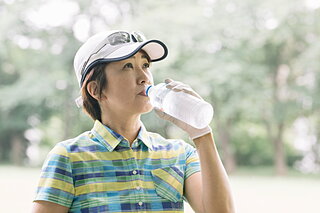 ゴルフ中の水分補給に最適な飲み物は？おすすめ飲料を紹介