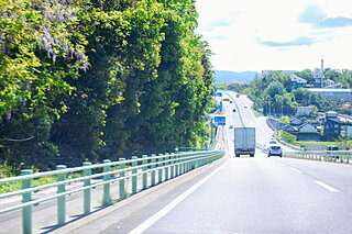 高速道路の登坂車線とは？正しい走り方を徹底解説