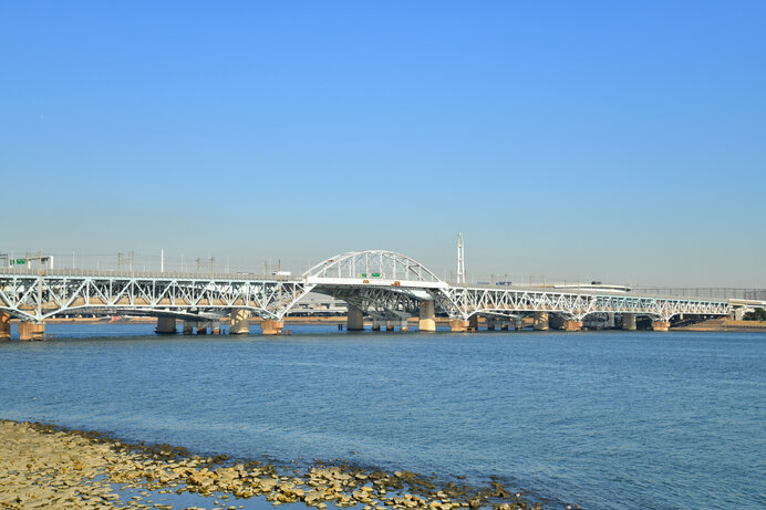日本一幅が広い川は「荒川」。河川敷も含めると川幅2km以上