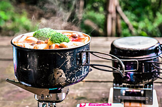 映えて美味しい！クッカーで作る韓国料理のキャンプ飯【サムゲタン・ブルダック等】