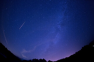 「ペルセウス座流星群」が極大。13日と14日の夜明け前の空に注目！