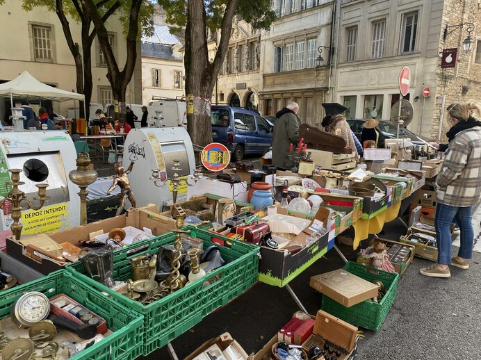 まるで宝探し！フランス人が大好きな蚤の市の魅力(季節・暮らしの話題