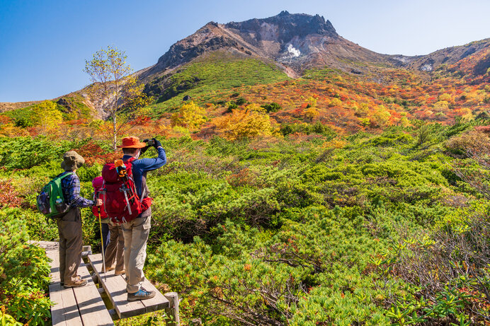 ひと足早く秋を楽しもう!9月に紅葉が見頃を迎える登山ルート4選