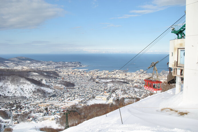 北海道のスキー場／ゴンドラで楽々♪ 頂上カフェで絶景を