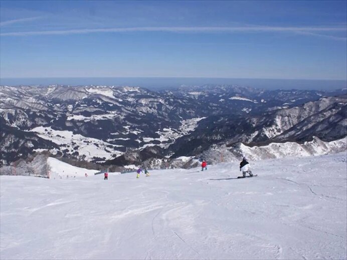 「氷ノ山」「大山」を眺めながら、絶景クルージング！／ハチ北高原スキー場（兵庫県美方郡）