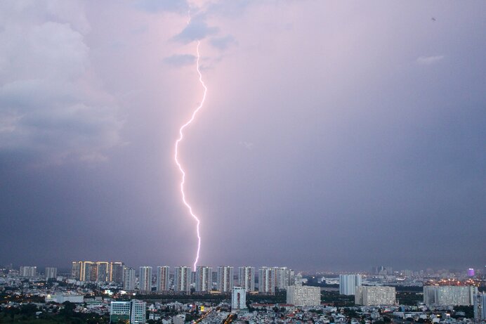 天気予報でよく聞く「大気の状態が不安定」とは？急な雷雨や突風が起きる原因と注意点