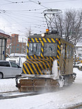さあ、雪だ。「ササラ電車」 出動開始 !!　北海道の市電の軌道を除雪します !!