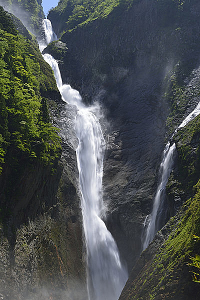 350mの落差は日本一！　称名滝は真夏でも涼しいパワースポット