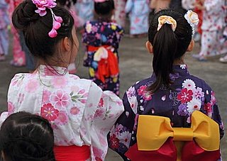 子どもにとっては年に1度の大イベント！函館の　「ロウソクもらい」は七夕の伝承行事
