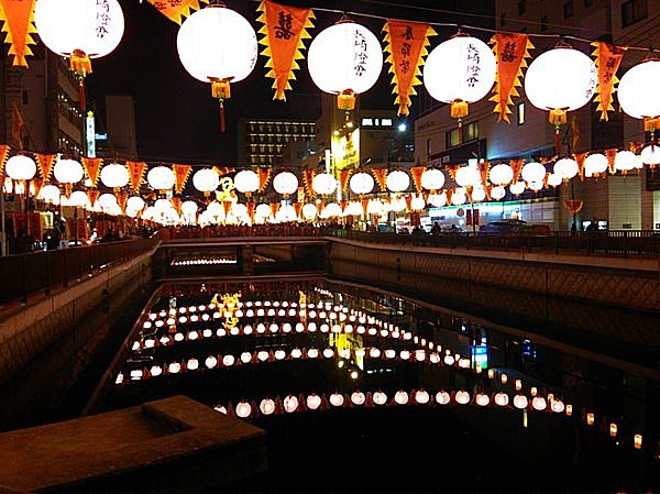 行くなら冬がおすすめ！　寒さを吹き飛ばす長崎の熱いイベント『ランタンフェス』