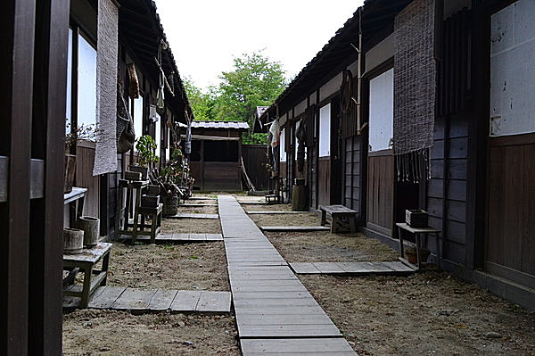 山中貞雄「人情紙風船」の舞台・庶民が暮らす長屋