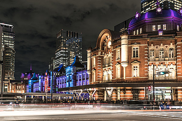 こちらは開業100周年を迎えた東京駅