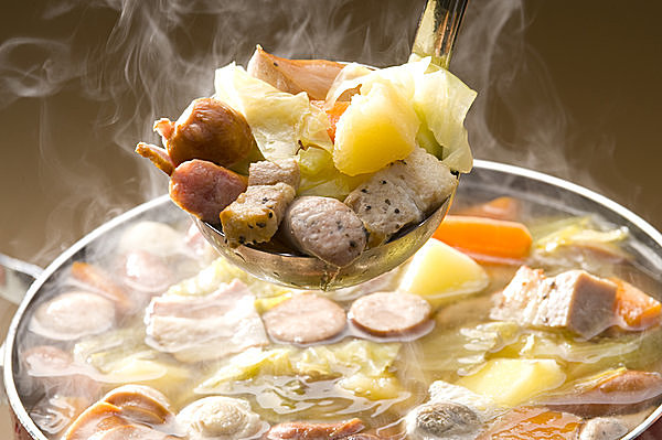 真冬の陽気に一転！　あったかい鍋ものが恋しい！ というわけで、「鍋」の歴史を調べてみました